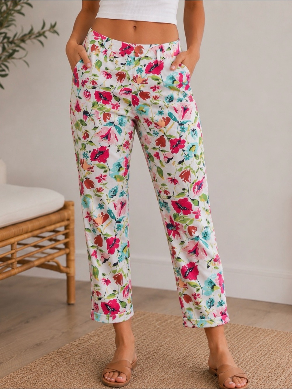 Time and Tru Floral Print Pants Size Small White Stretch Ankle Pants Cuffed Hem
